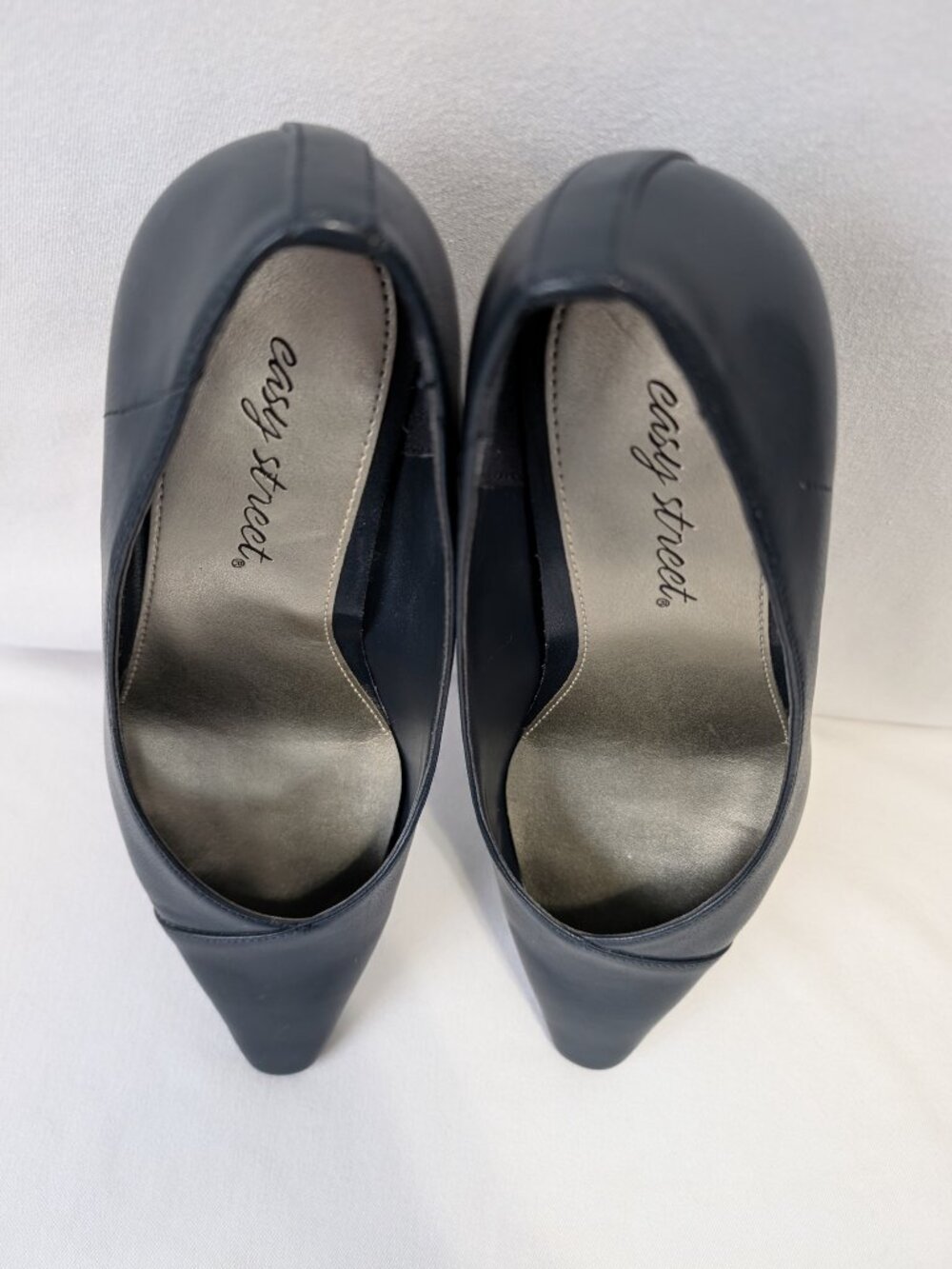 Easy Street Chiffon Pointed Toe Pumps 7 Wide EUC - Picture 3 of 7